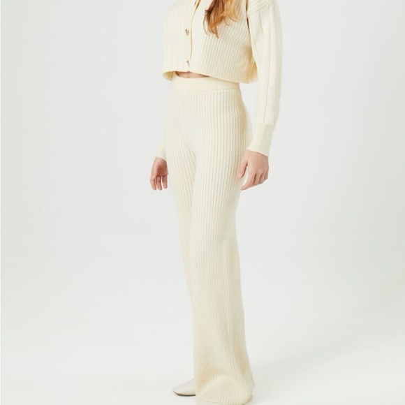 Chic Cream Knit Cardigan and Pants Set - Picture 5 of 8